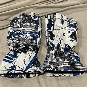 Brand New Kids  ski/snowboard winter gloves
